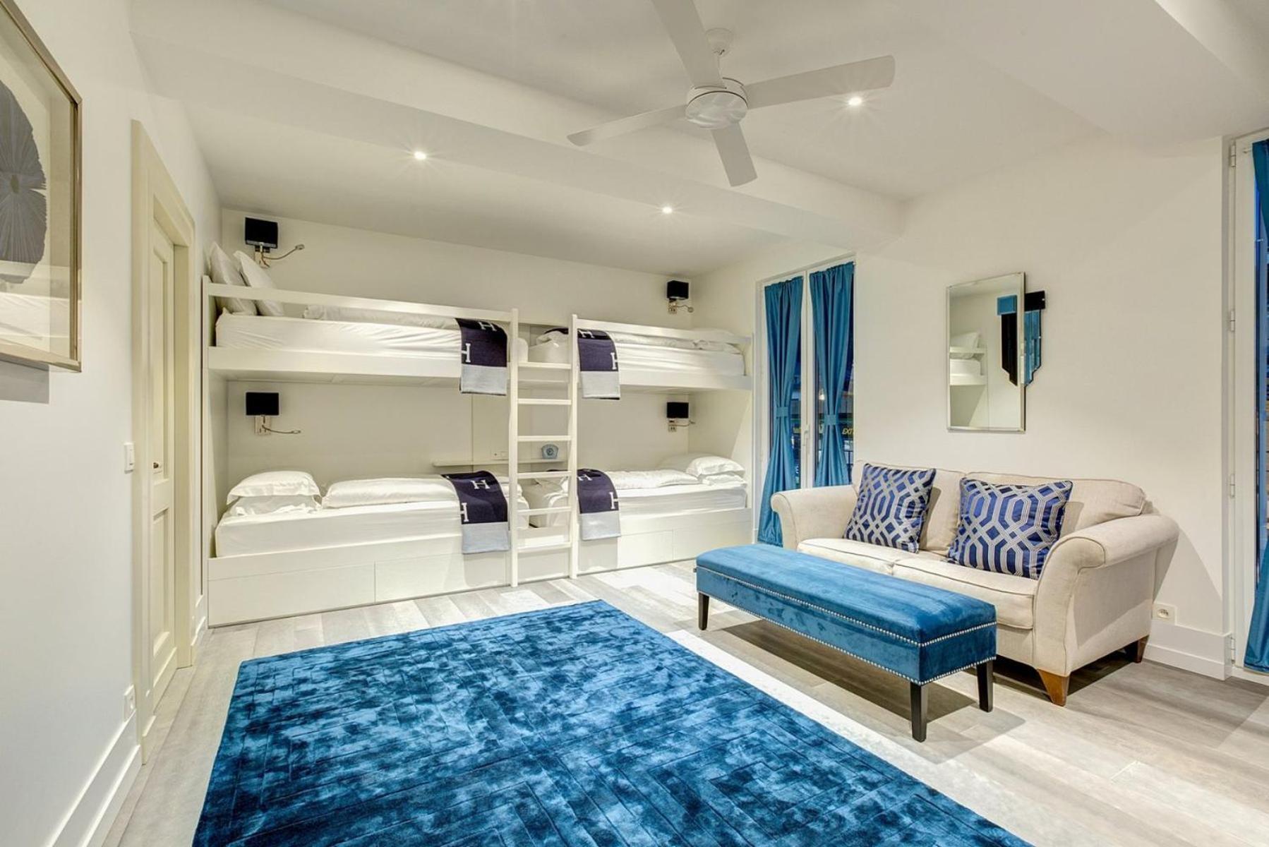 Penthouse Le Lustre Apartment